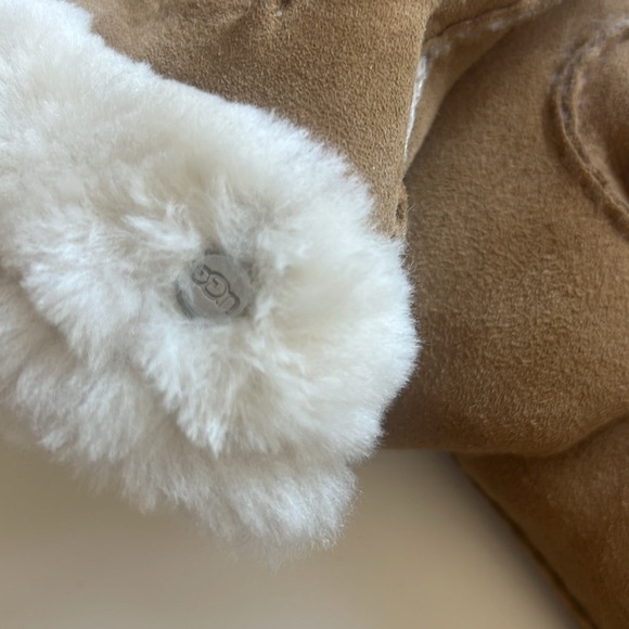 Ugg Sheepskin Suede Shearling Warm Soft Gloves Chestnut Medium - Picture 3 of 5